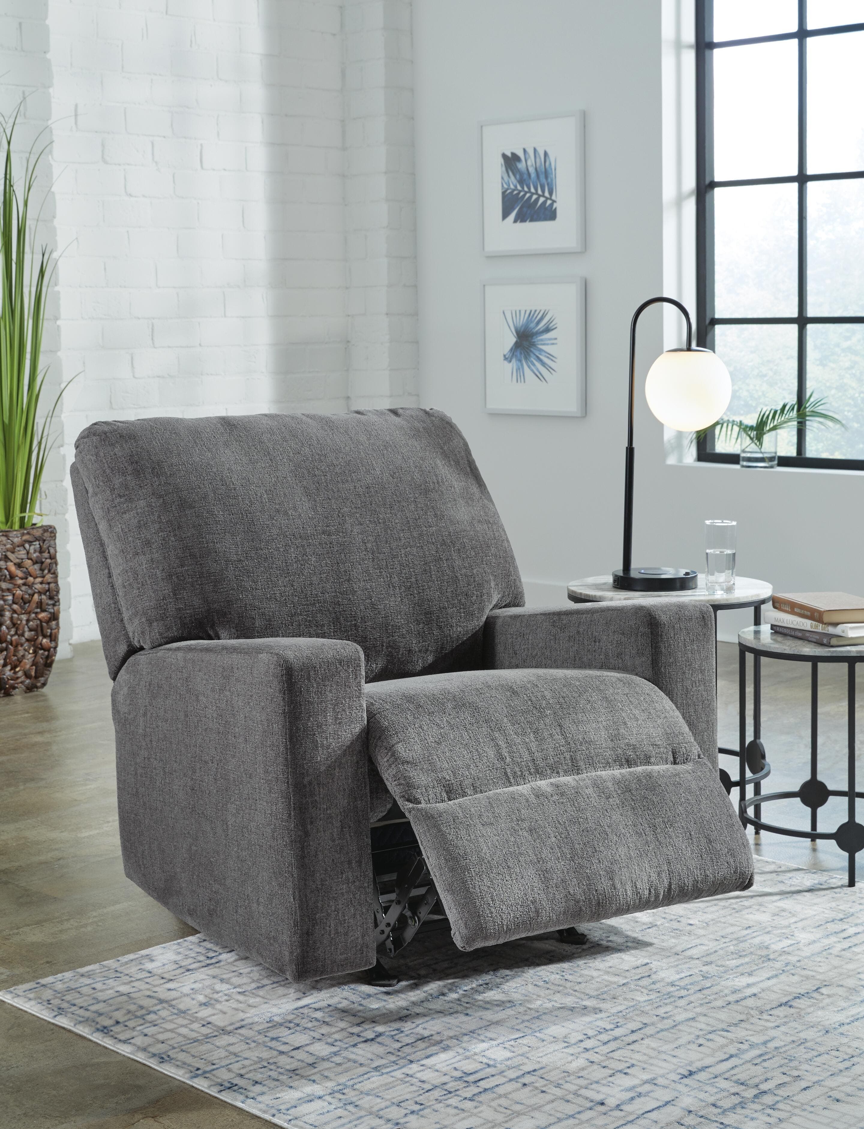 Rannis Recliner — Black/Gray — view 7