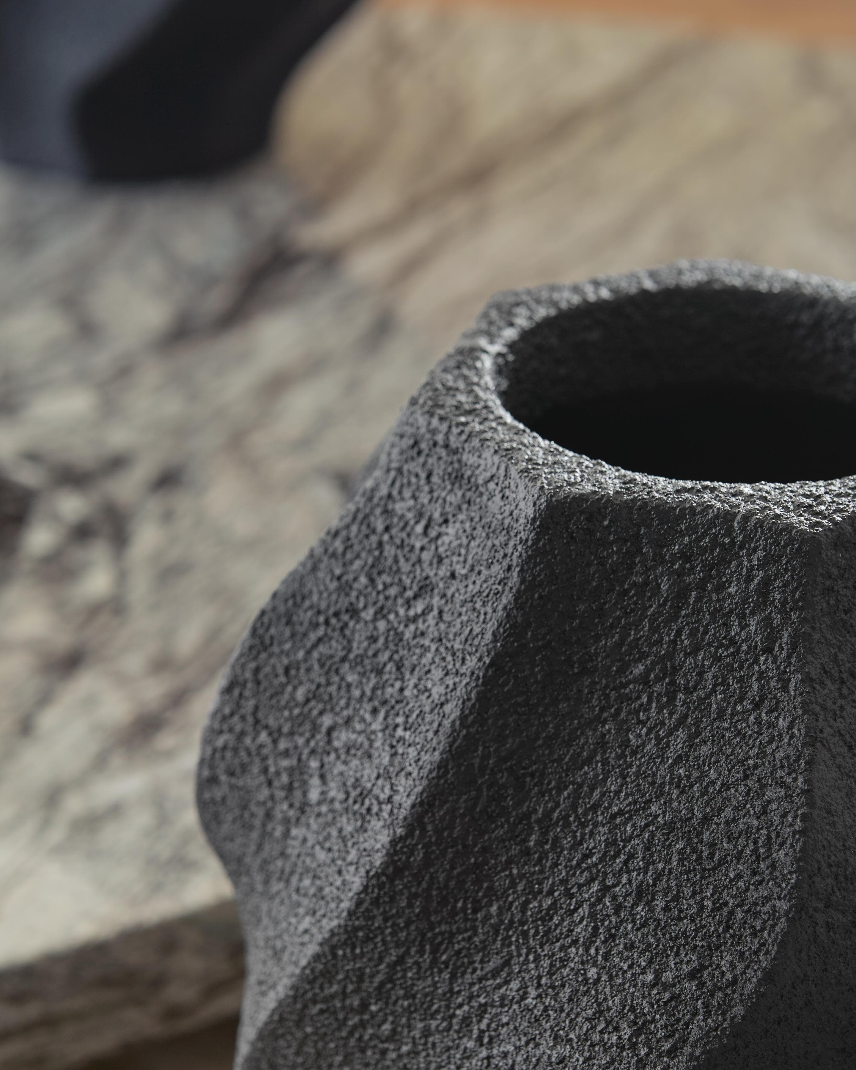 Judworth Vase — Black — view 4