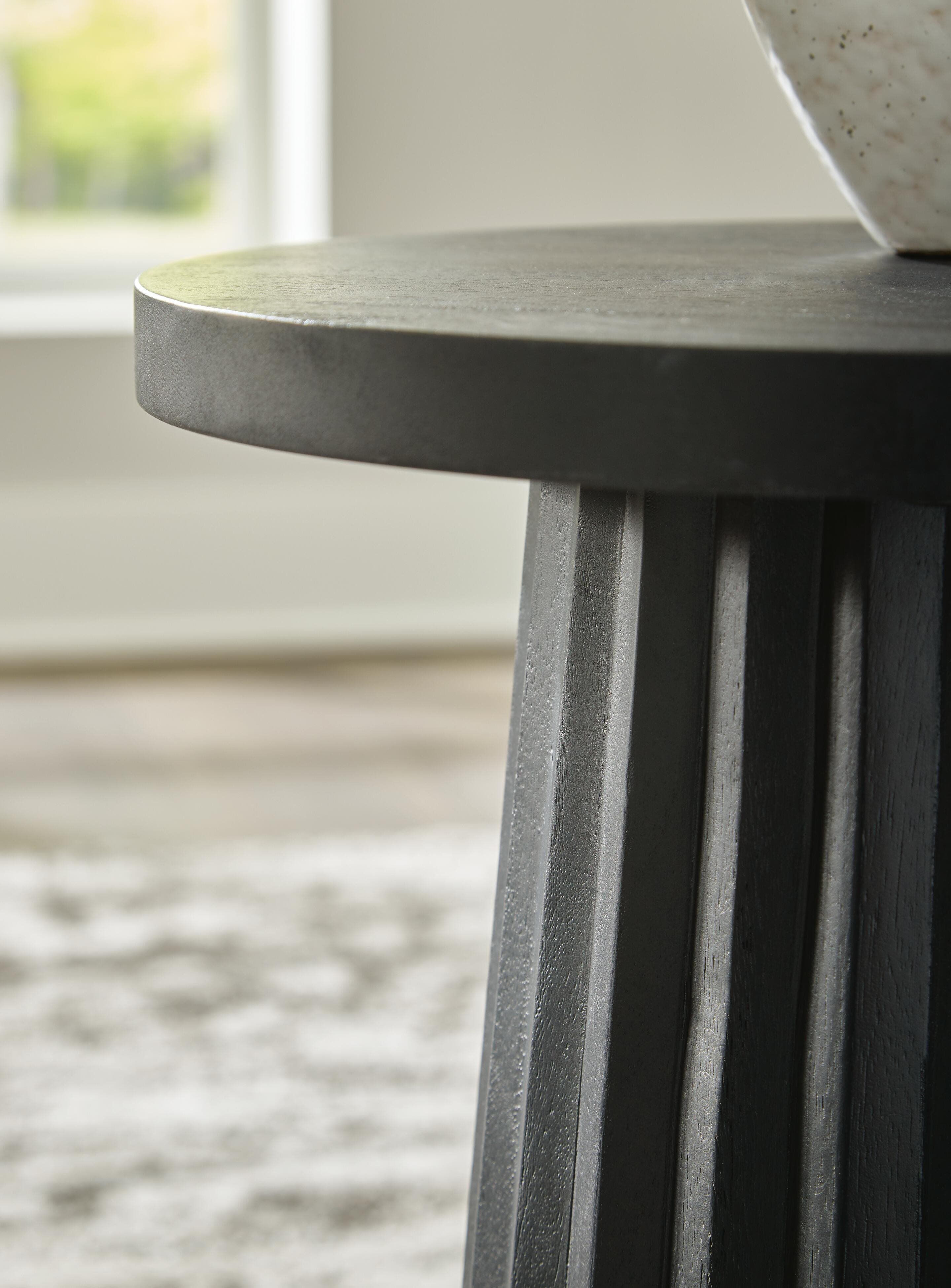 Ceilby Accent Table — Black/Gray — view 3