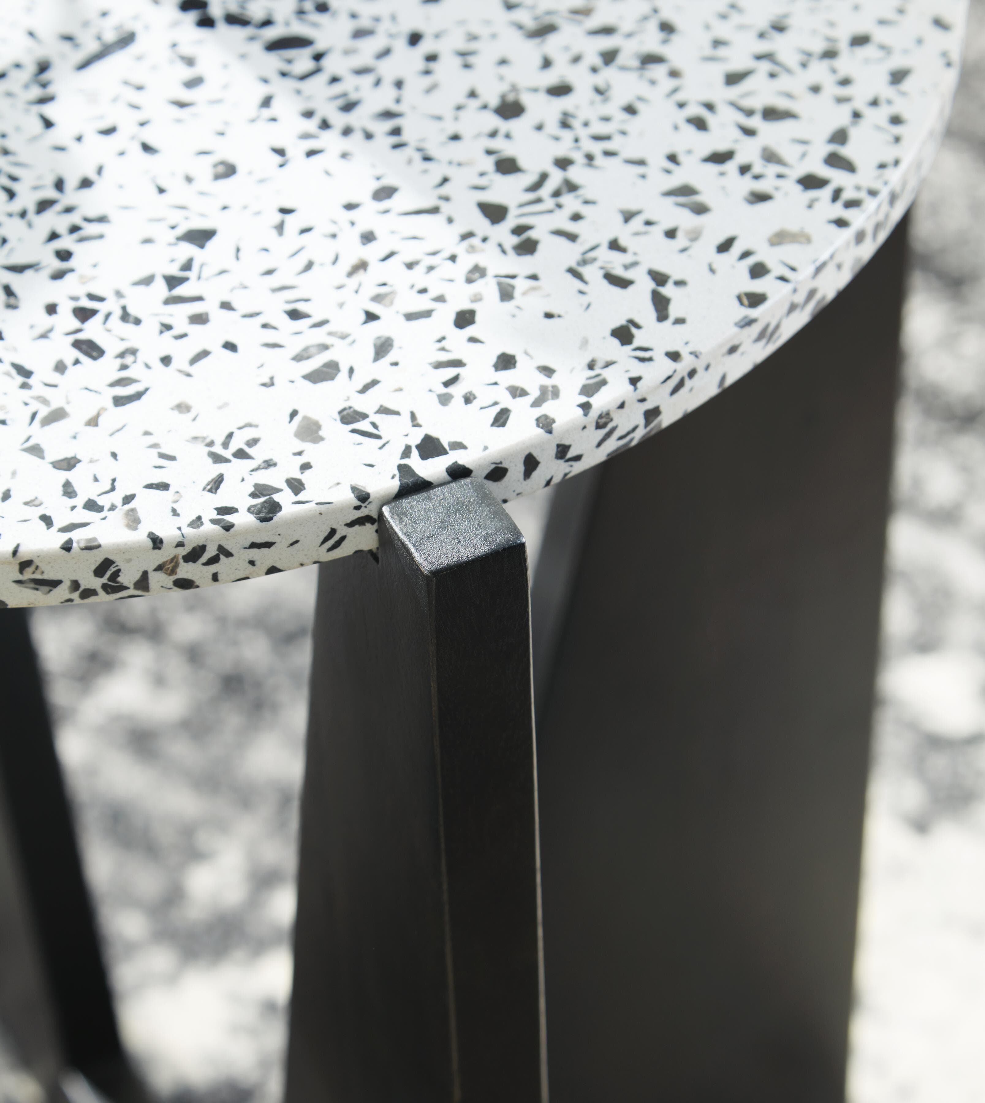 Tellrich Accent Table — Black/Gray — view 5