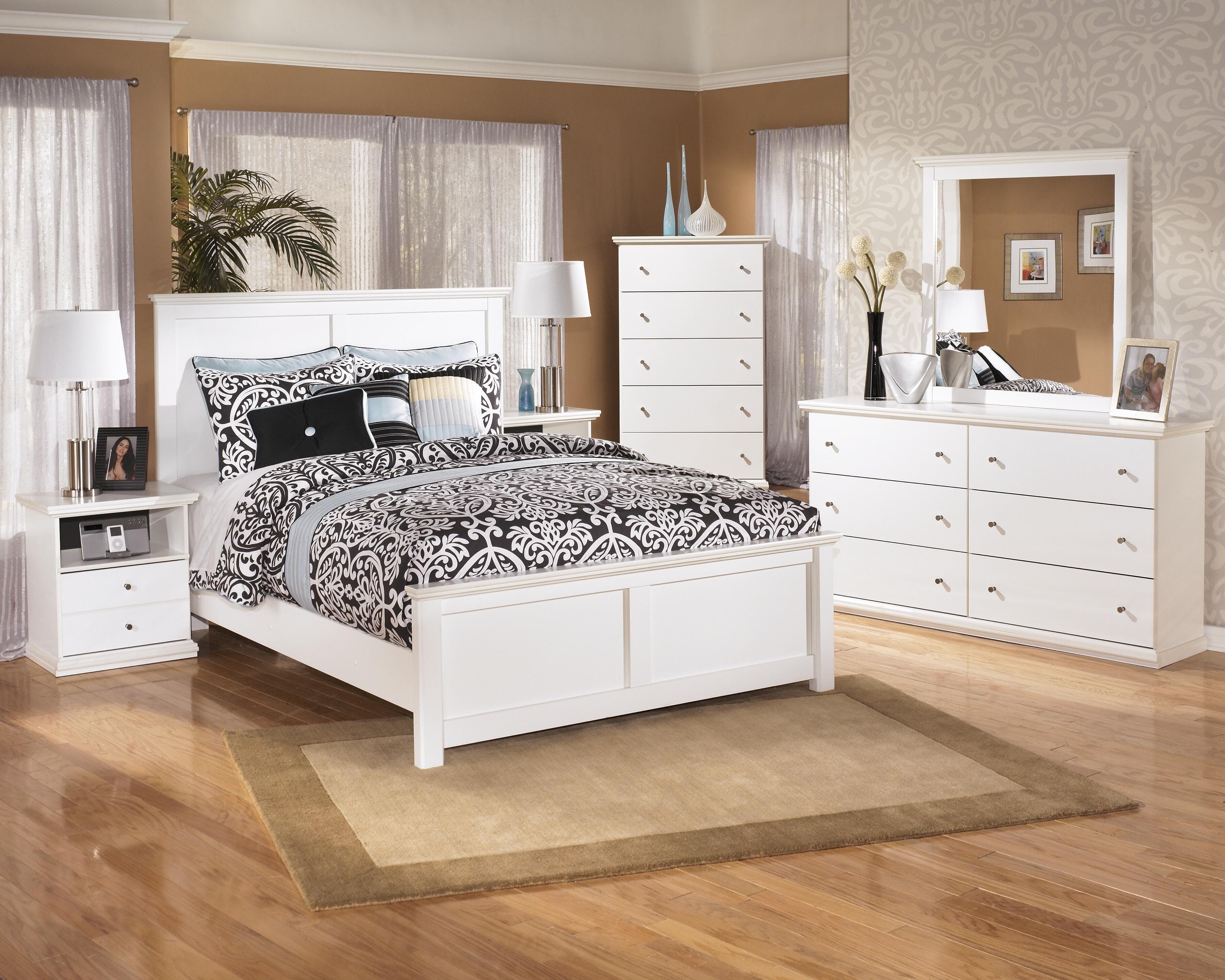 Bostwick Shoals Chest of Drawers — White — view 5