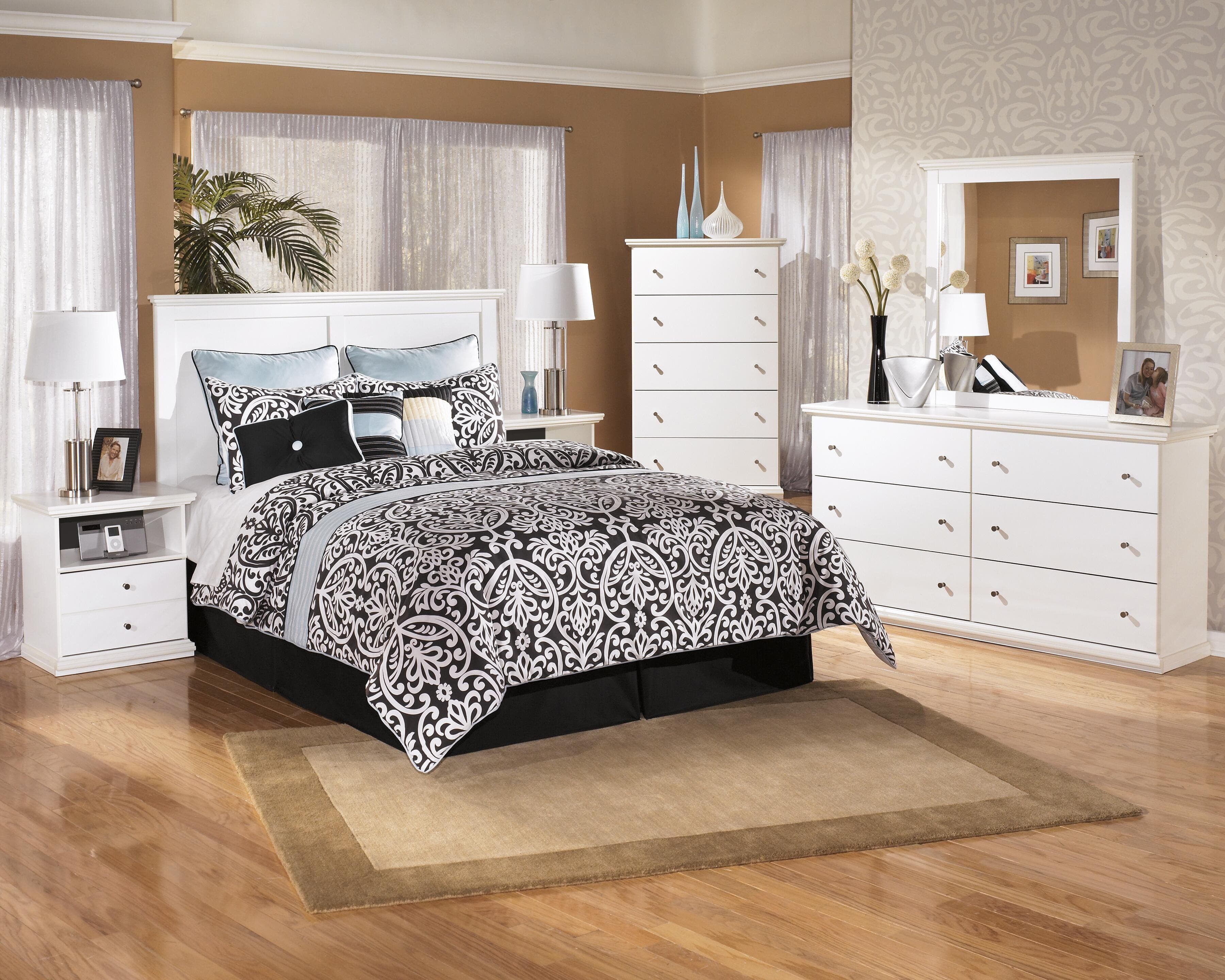Bostwick Shoals Chest of Drawers — White — view 3