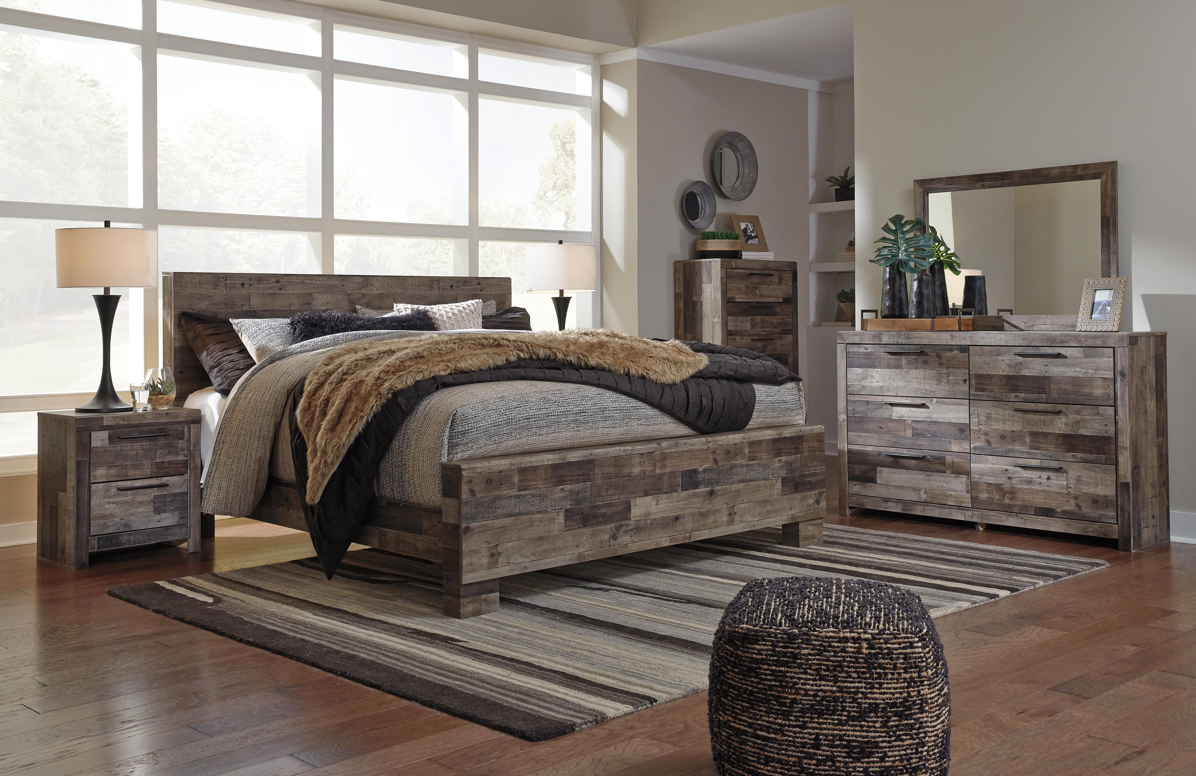 Derekson King Panel Bed — Black/Gray & Brown/Beige — view 5
