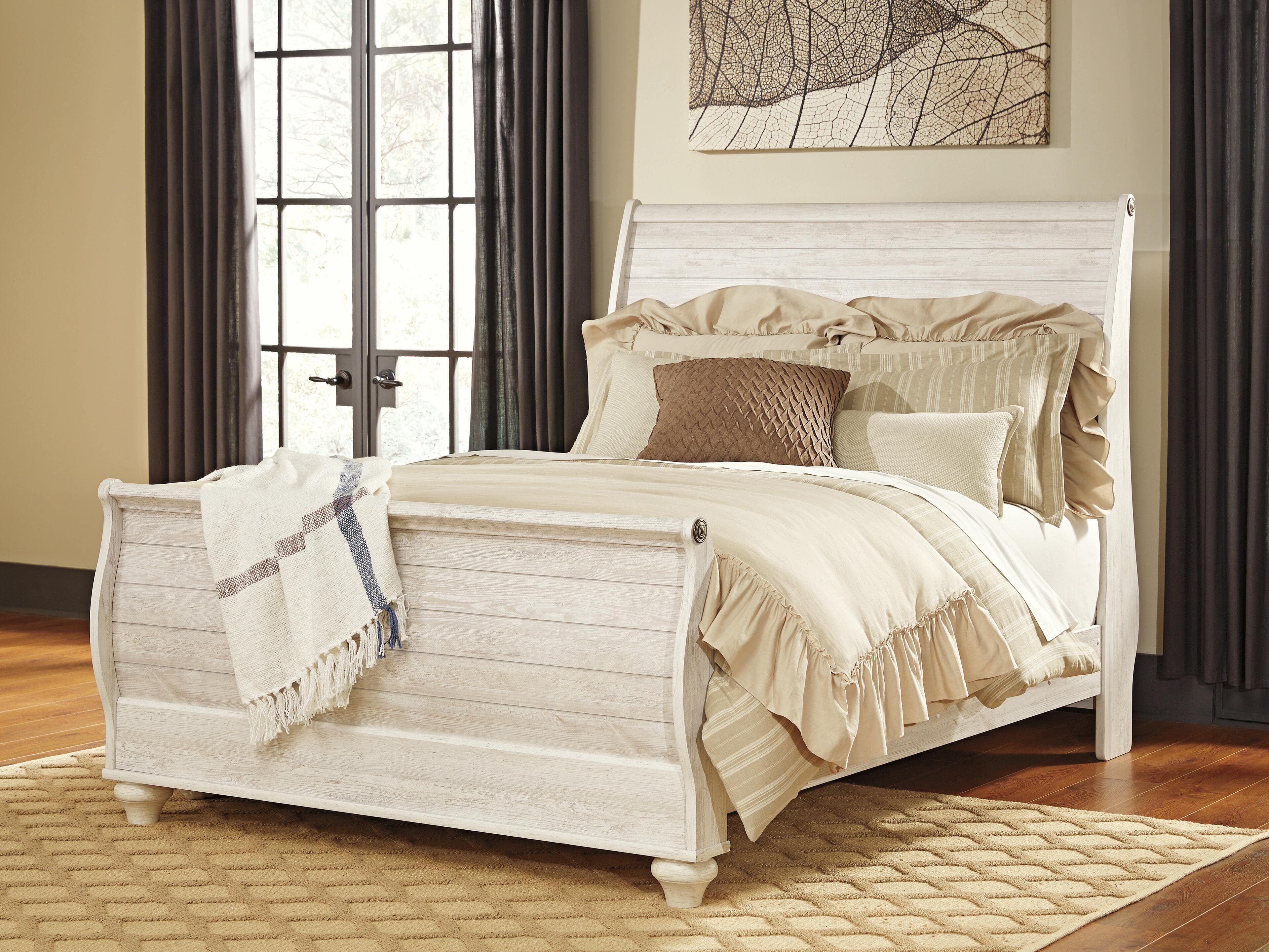 Willowton Queen Sleigh Bed — White — view 2