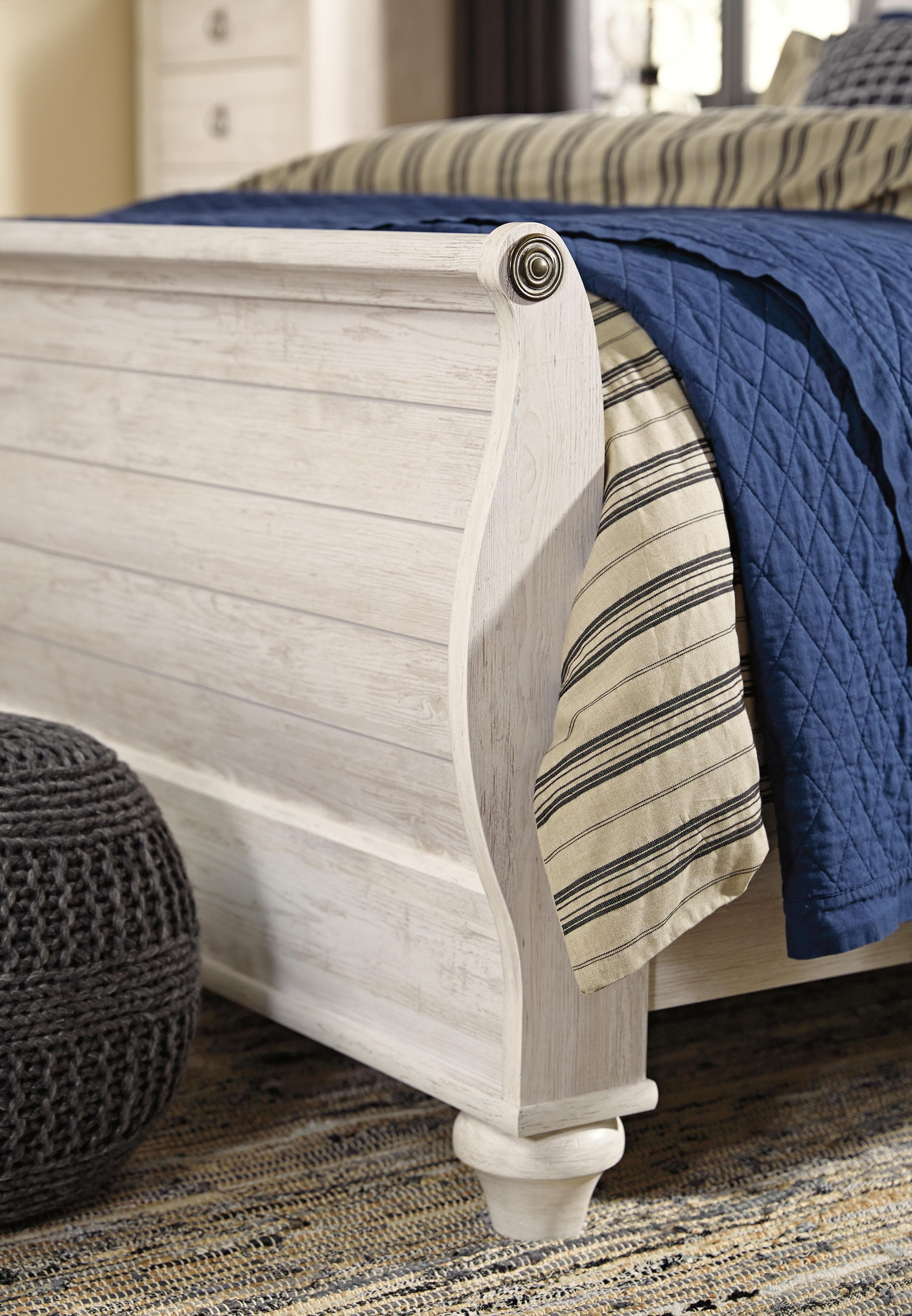 Willowton Queen Sleigh Bed — White — view 3