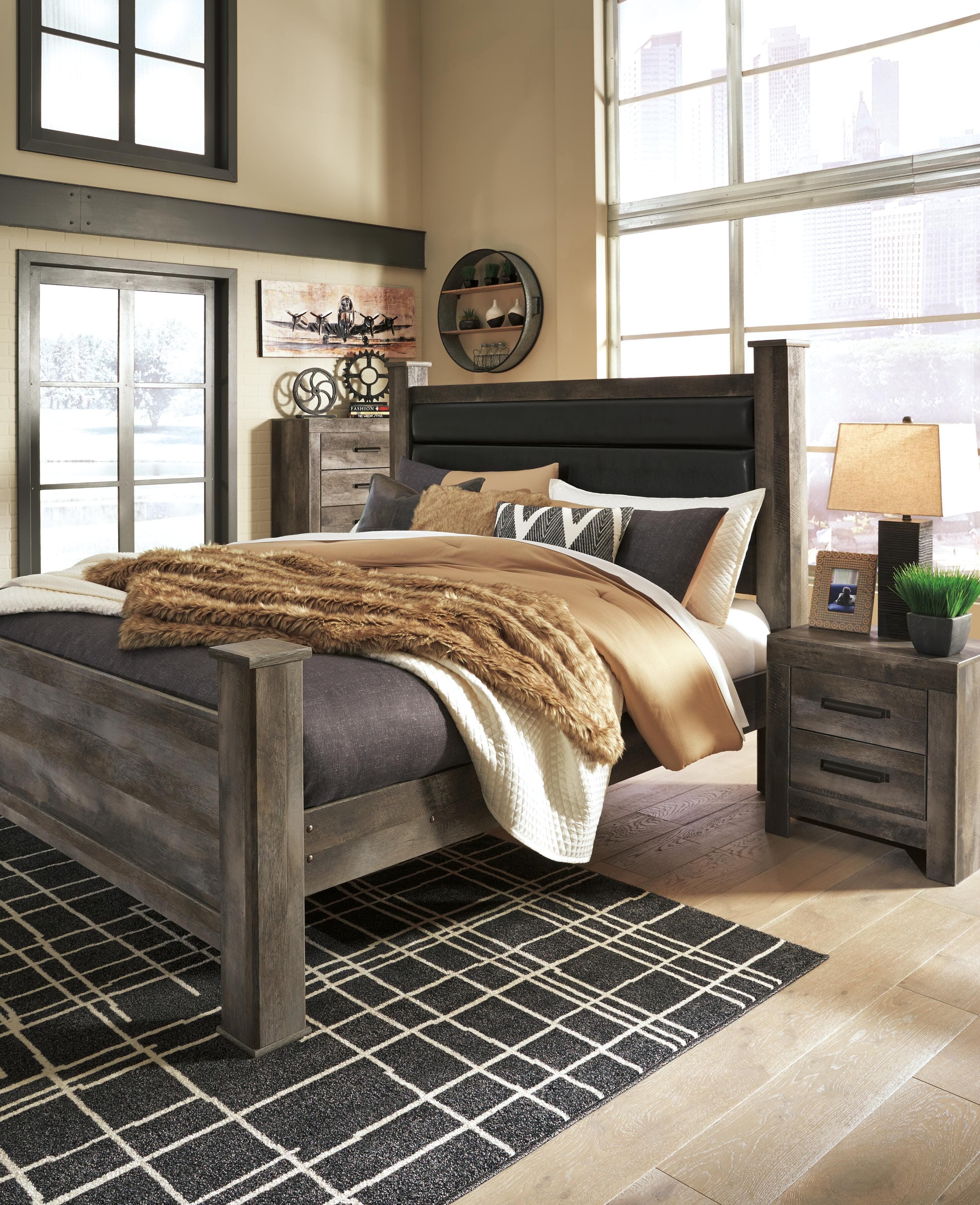 Wynnlow King Poster Bed — Black/Gray — view 4