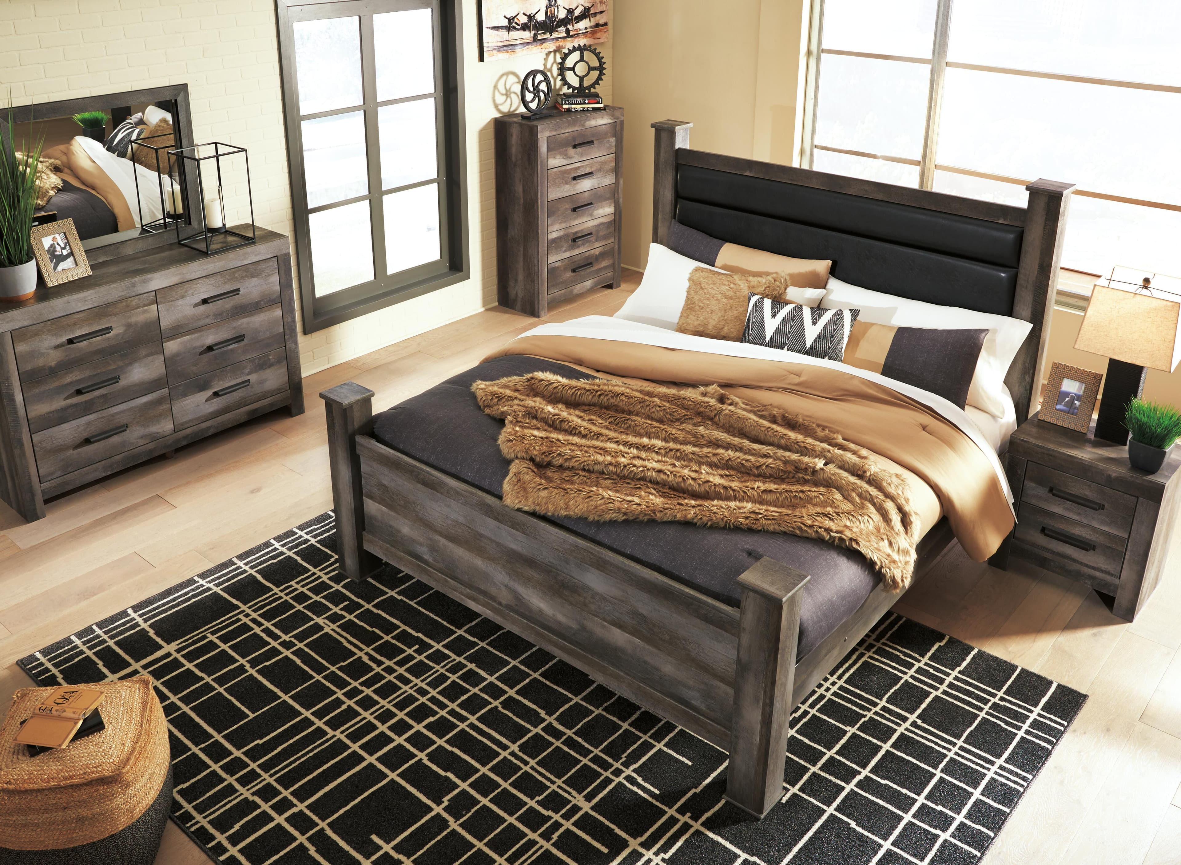 Wynnlow King Poster Bed — Black/Gray — view 3
