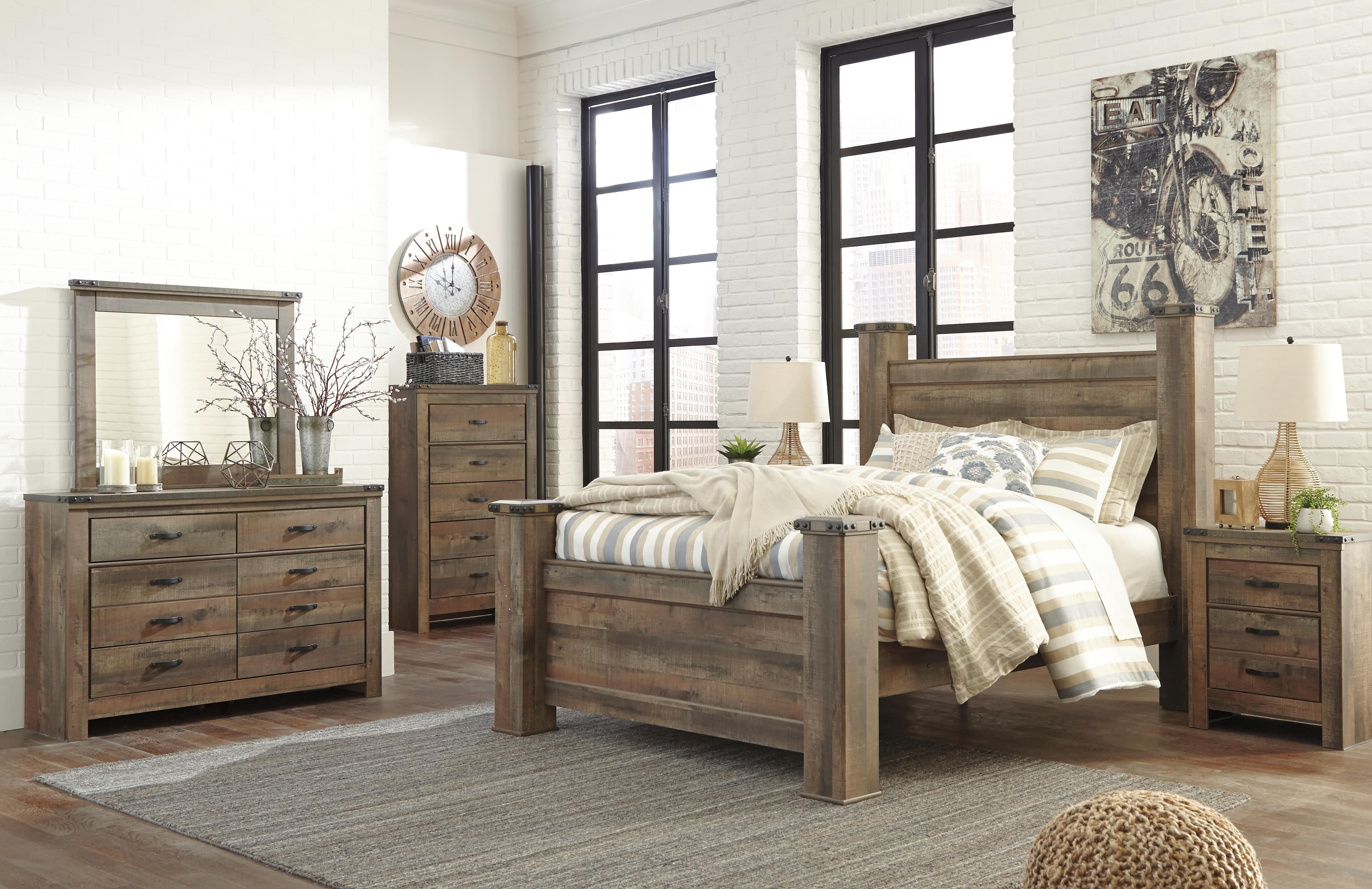 Trinell Queen Poster Bed — Brown/Beige — view 5