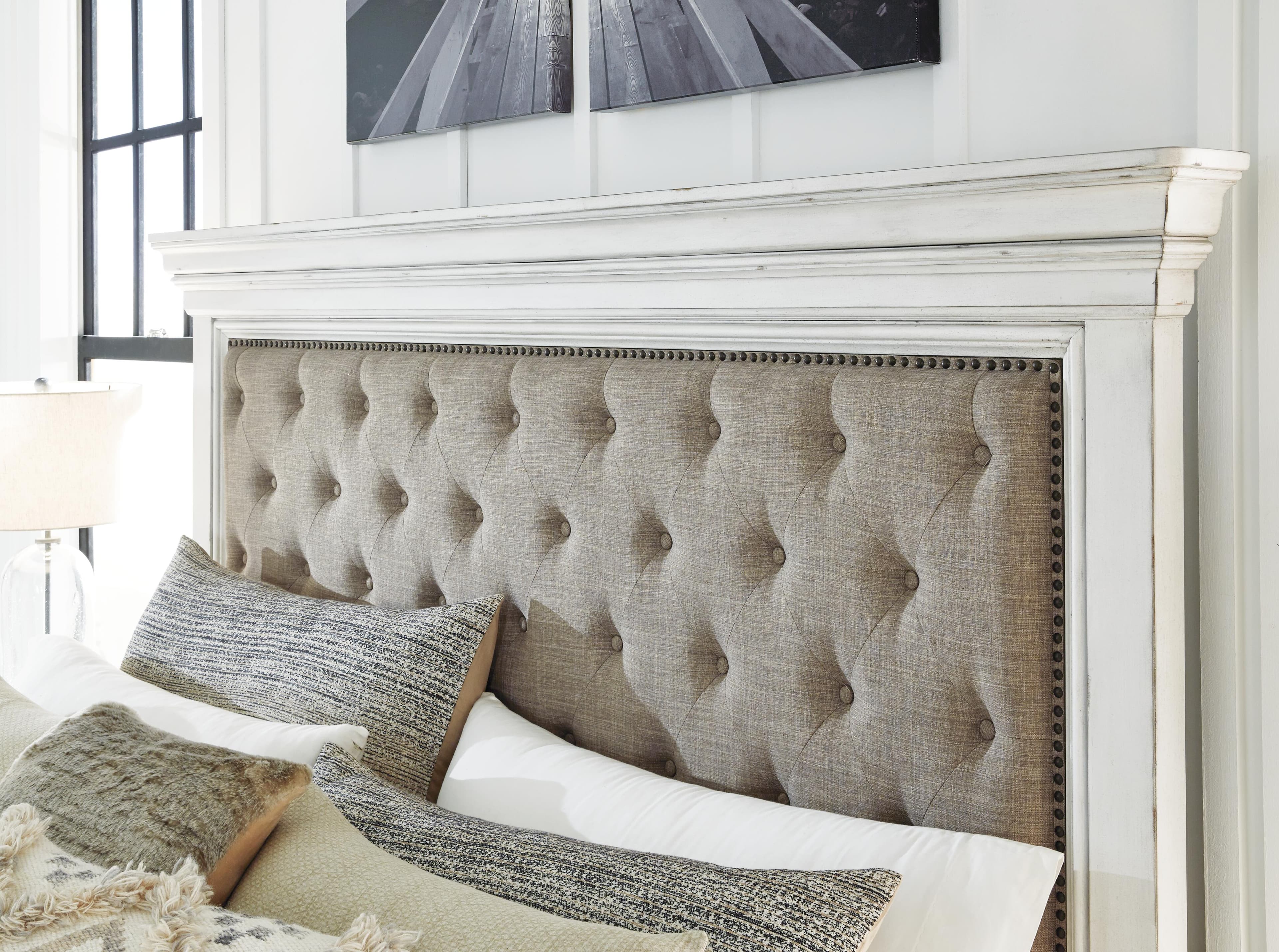 Kanwyn King Panel Bed — White — view 3