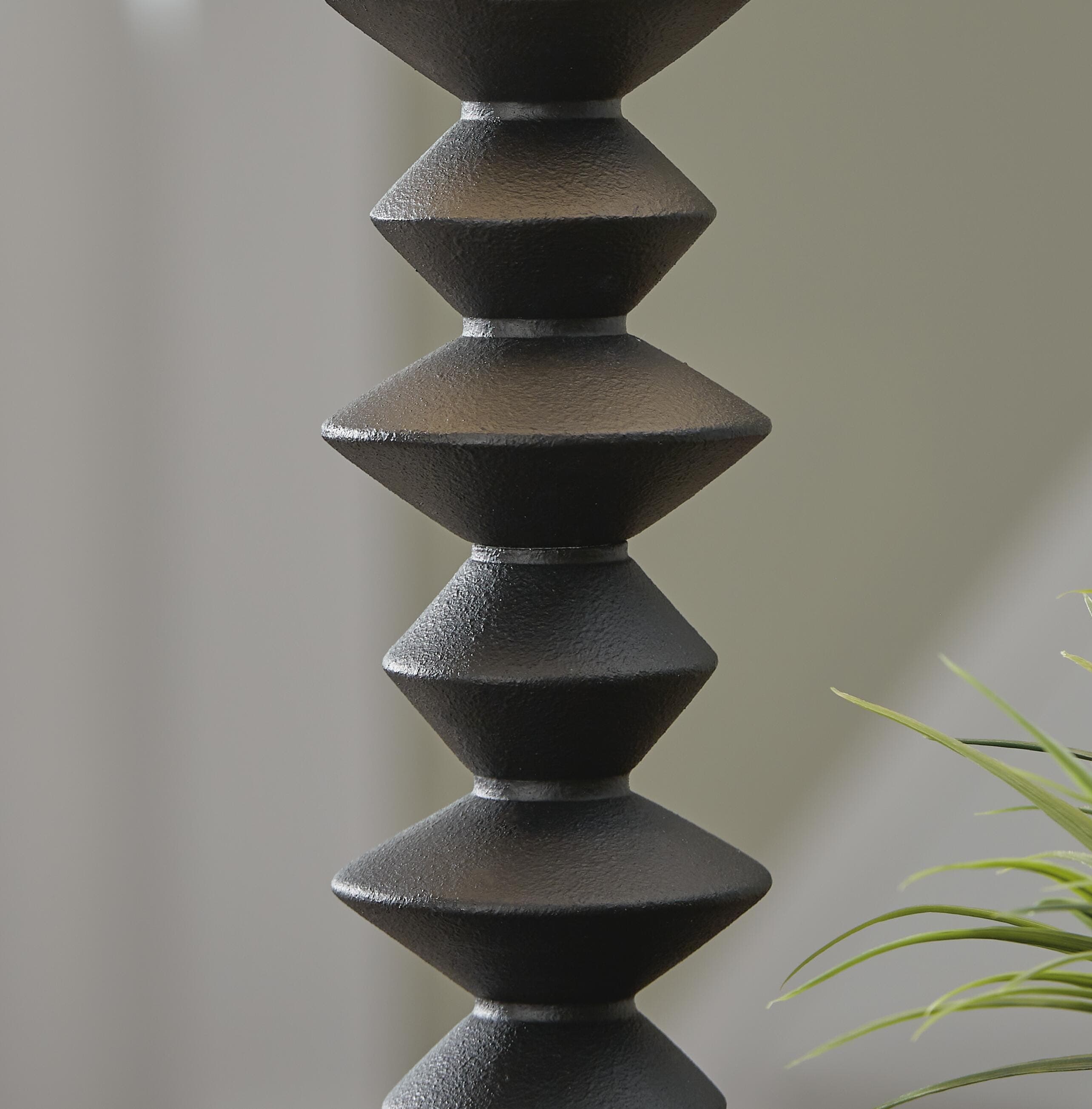 Luanndon Buffet Lamp — Black/Gray — view 4