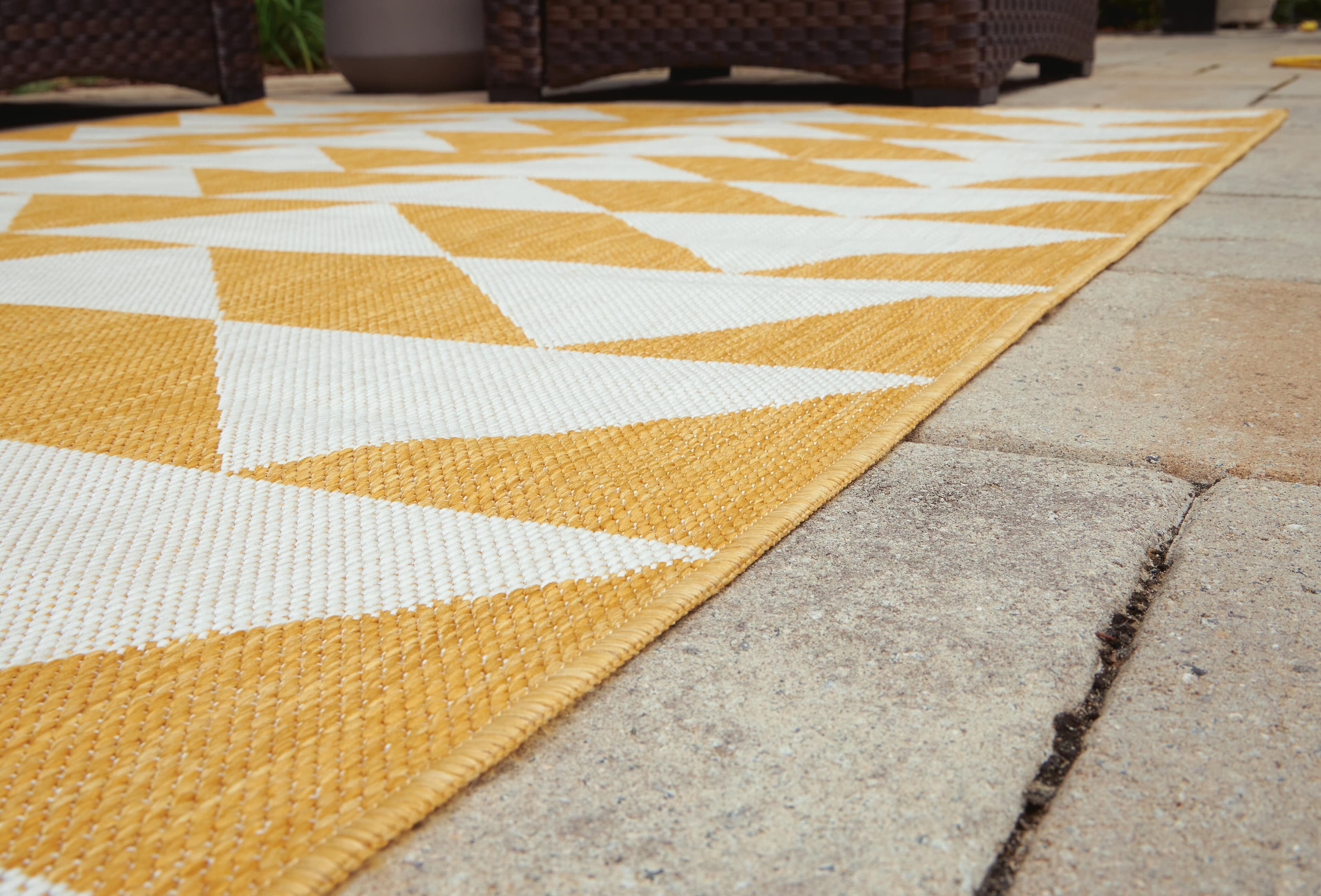 Thomley 5' x 7' Rug — White & Yellow — view 3