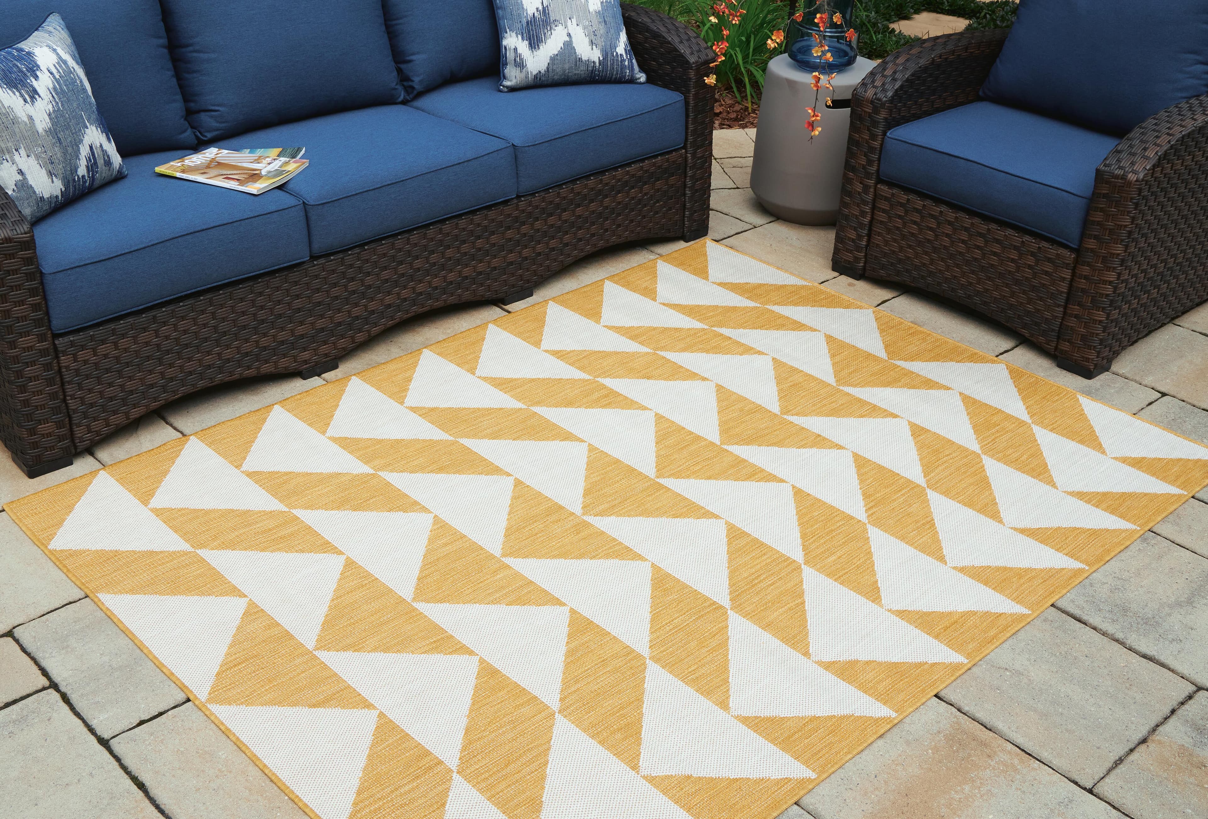 Thomley 5' x 7' Rug — White & Yellow — view 2